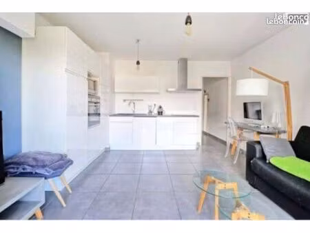 vente grand studio à six fours