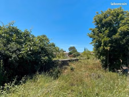 terrain 350 m² cuers