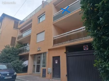 à vendre de pàp : grand t2 traversant à hyères-les- palmiers