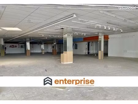 local commercial 1 500 m²