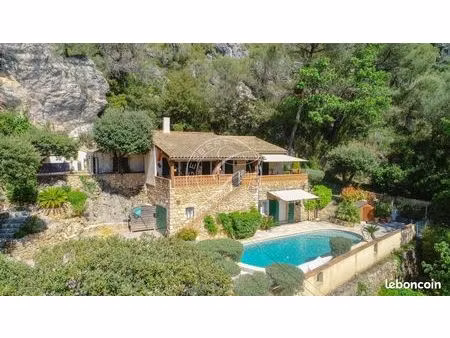 propriété 4 pièces 142 m²