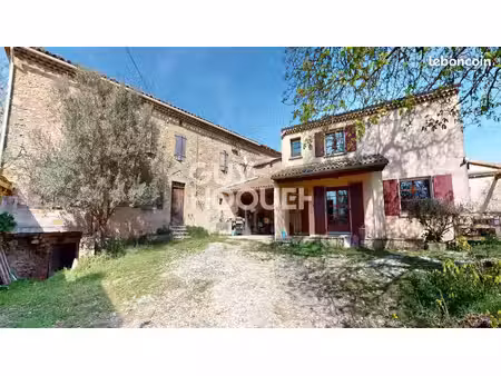 propriété 5 pièces 235 m²