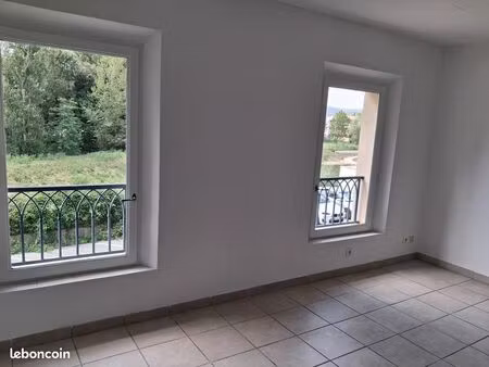local professionnel 16m2 cogolin(83)