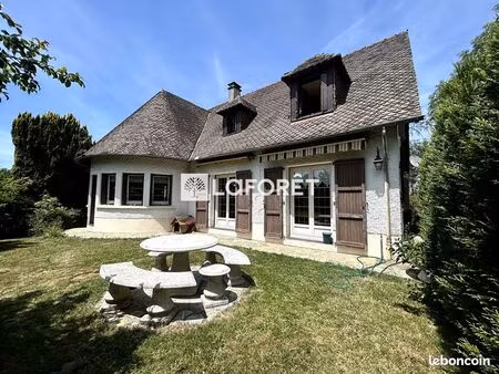 maison 6 pièces 202 m²