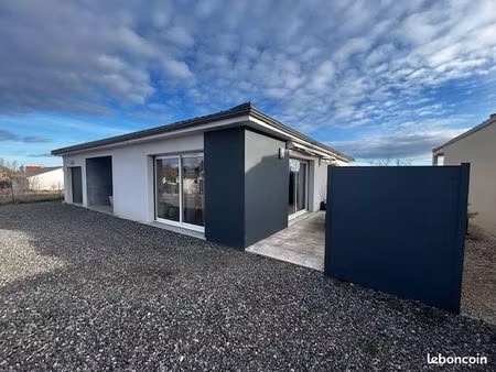 villa de plain pied vendat dans quartier calme