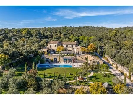 propriété contemporaine avec vues panoramiques sur le luberon.
