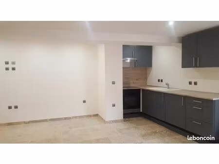 maison de village f4 bédarrides centre-ville