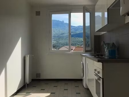 t2 lumineux et calme (proche grenoble)