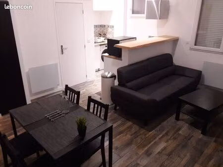 pas de frais d’agence  très beau t2 meublé refait à neuf plein centre :