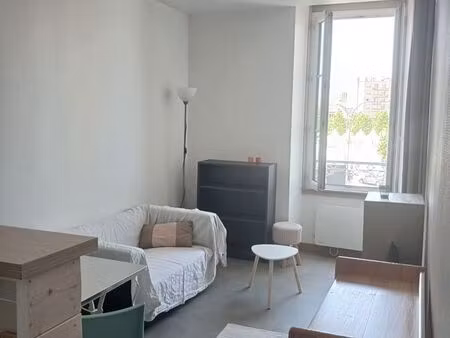 studio meublé chambre séparée