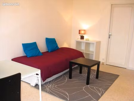 studio meuble 23 m2 /520 euros cc