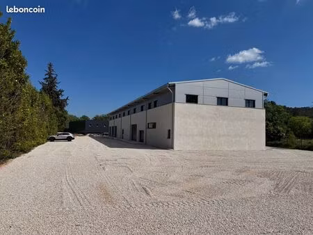 local d'activités de 280 m²