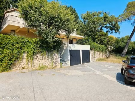 4 pièces 120m2 avec 1 garage 2 parkings et jardin