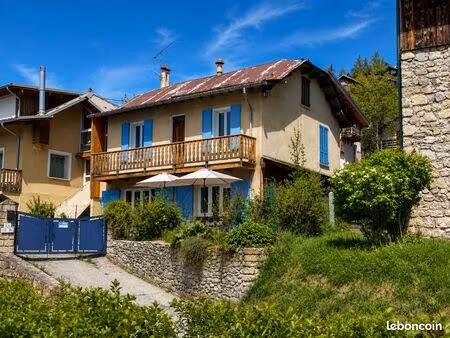 maison avec appartement indépendant proche village