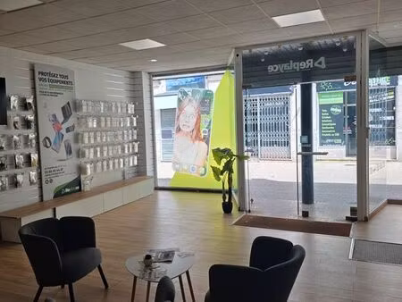 local commercial à louer - cœur de ville sens - 65m² - libre de droit au bail