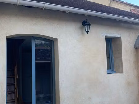 maison de ville atypique avec cour privée  cave voûtée