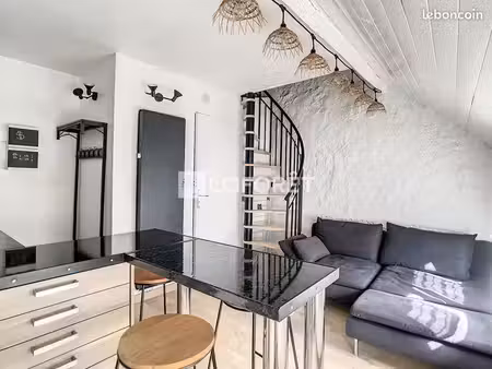 vend studio meublé libre
