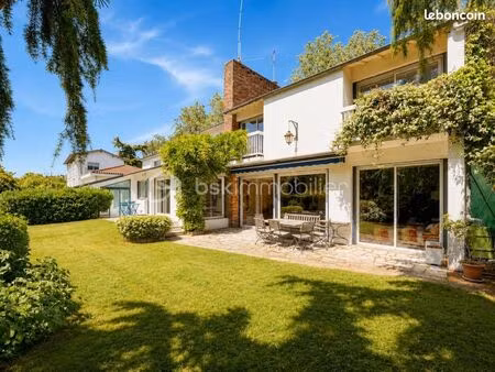 maison 6 pièces 275 m²