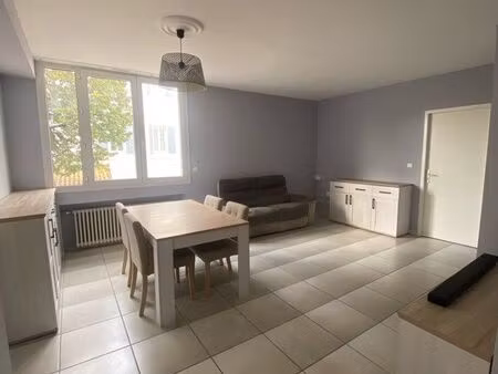 ? t3 meublé 82 m² – lumineux – cuisine équipée – chauffage inclus