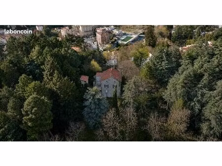 ensemble immobilier à rénover de 290m2 composé de 2 maisons