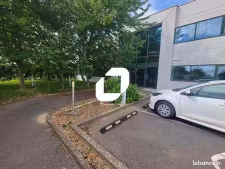 local d'activité 1 000 m²