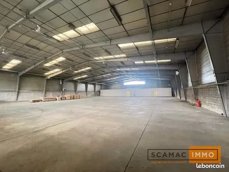 local d'activité 2 233 m²