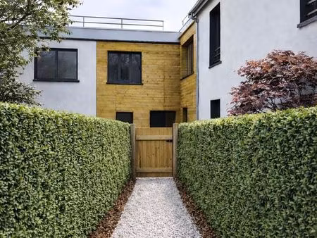 belle maison de ville renovee - voie privee arboree a 300 m du metro