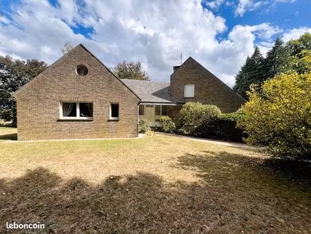 secteur warnecourt  dans un parc arboré de 5 560 m²  spacieuse maison de 293 m² habitable