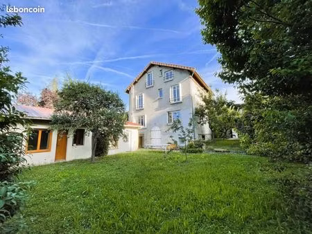 maison 10 pièces 237 m²