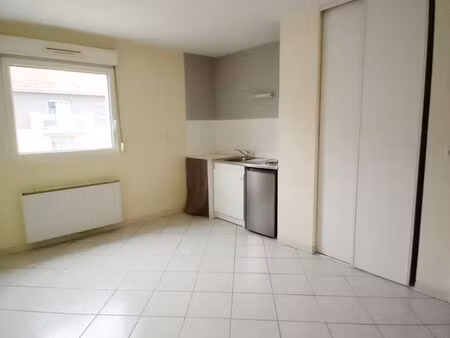 studio 24 m2 avec parking - proximité lycée marie de champagne - idéal investissement loca