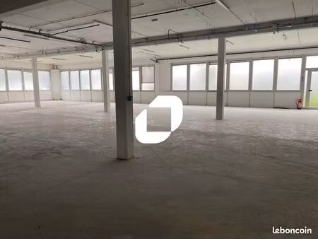 local d'activité 1 021 m²