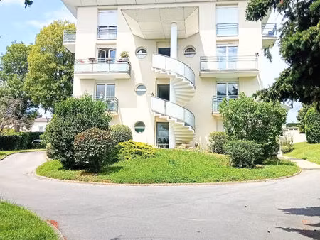 coup de coeur assuré  pour ce duplex avec balcons et place de parking
