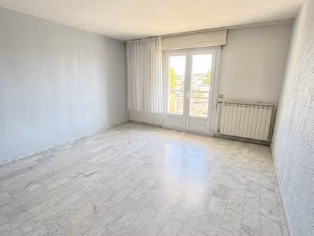 fréjus t3 65 m2 avec grand balcon-terrasse et loggia