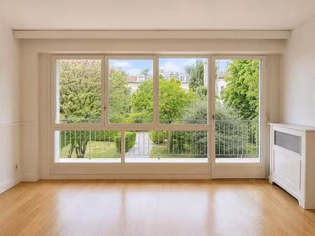 à 3 min du rer a : 81 m² au calme  2 balcons sans vis-à-vis