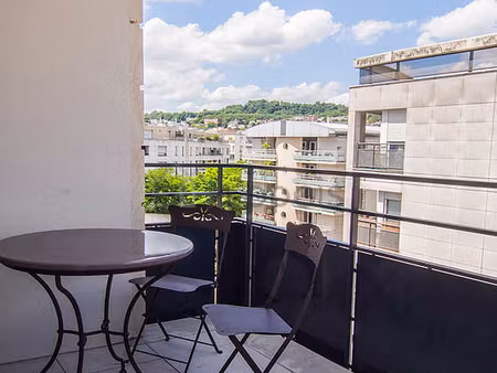 appartement 1 chambre meublé avec terrasse  ascenseur et local à vélos