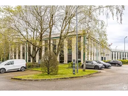 location bureaux 225 m² à 686 m²
