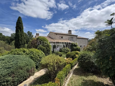 spacieuse maison de campagne avec beaucoup de charme et cara