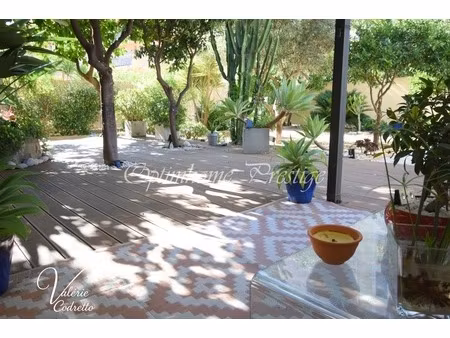 villa 170 m² avec deux logements indépendants  garage et jardin au cœur de hyères 83400