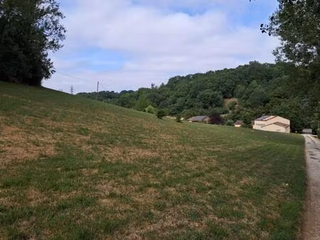 proche age terrain 1800 m2