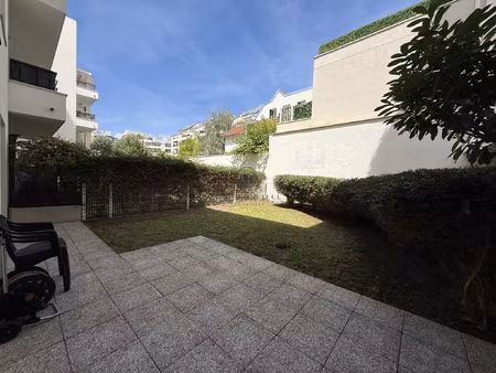 courbevoie coeur becon 2 pieces 47 m2 jardin parking cave