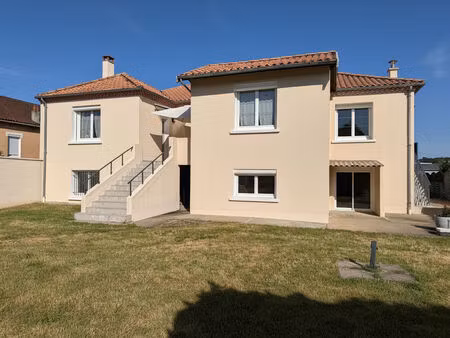 a vendre maison familliale de 5 chambres avec grand terrain aux portes de perigueux.
