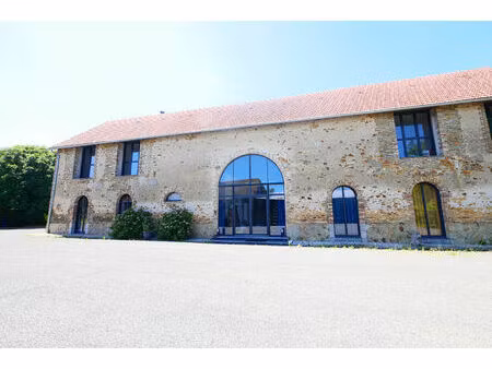superbe maison de charme à louer à montreuil-sur-maine - 8 pièces  392 m²
