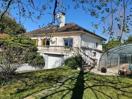 belle villa de 6 pièces avec parc arboré et piscine