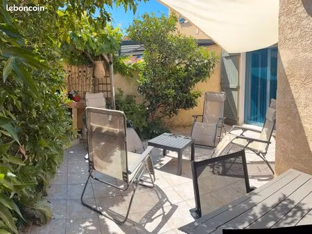 villa : a pied plages / forets / commerces/ médecin