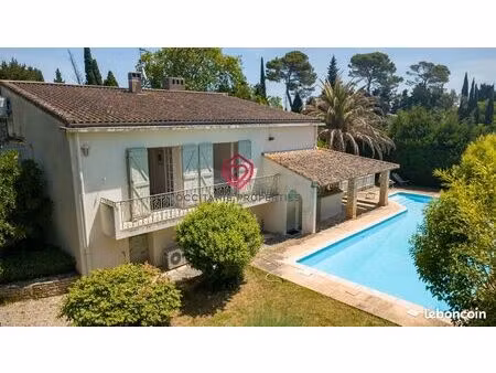 villa 7 pièces 277 m²