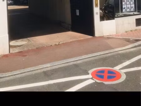 cause retraite cession droit au bail. local professionnel couvert. 10 véhicules+ cour priv