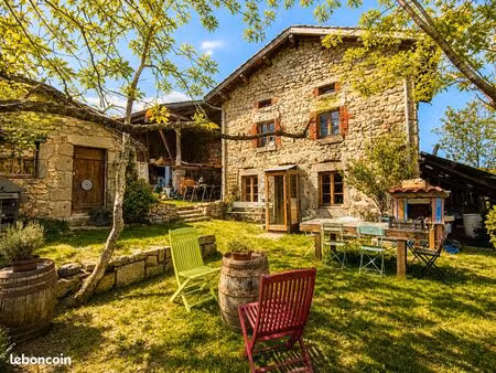 maison en pierre rénovée avec jardin  vue dégagée et bureau indépendant – boisset (43500)