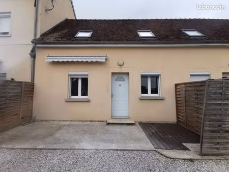 maisonnette t3 avec terrasse et cuisine aménagée