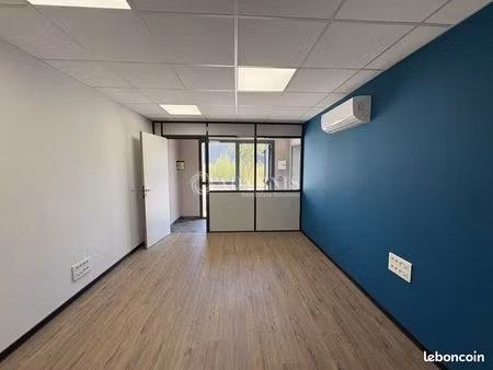 local logistique 208 m²