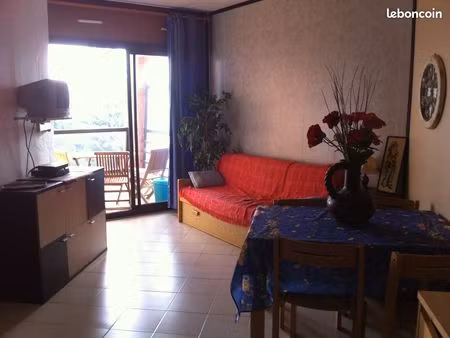 loue à l'année studio vue mer